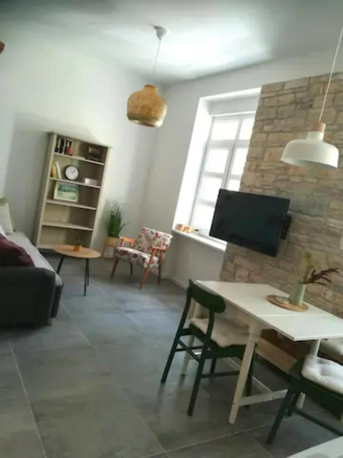 Lovely Apartment In The City Center Pula Exterior photo